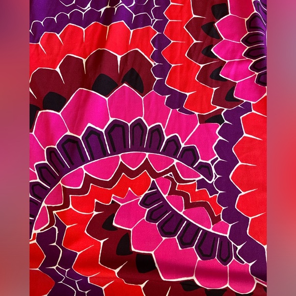 MAGGY LONDON Colorful Knee Length Dress Size 10 Red Pink Stretch Sleeveless - Picture 3 of 7